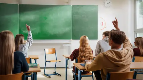 Schüler melden sich, aber der Lehrer fehlt.